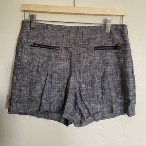 High wasted linen cotton blend shorts. Cute front zipper detail. Great condition